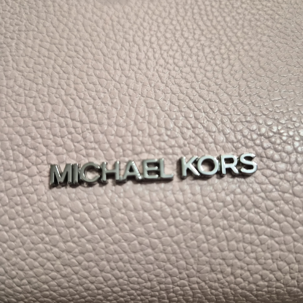 Michael Kors Blush Mini Bucket Bag - Picture 4 of 11